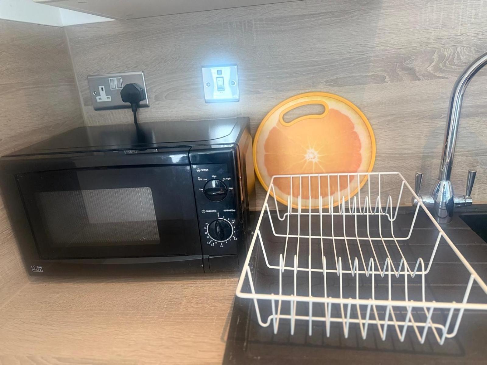 2 Beds Mint Drive With Secure Car Or Park W Wifi-netflix No Deposit Required Apartment Birmingham